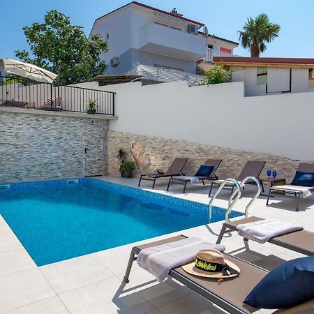 Apartments Villa Frankola With Swimming Pool Crikvenica Exterior photo