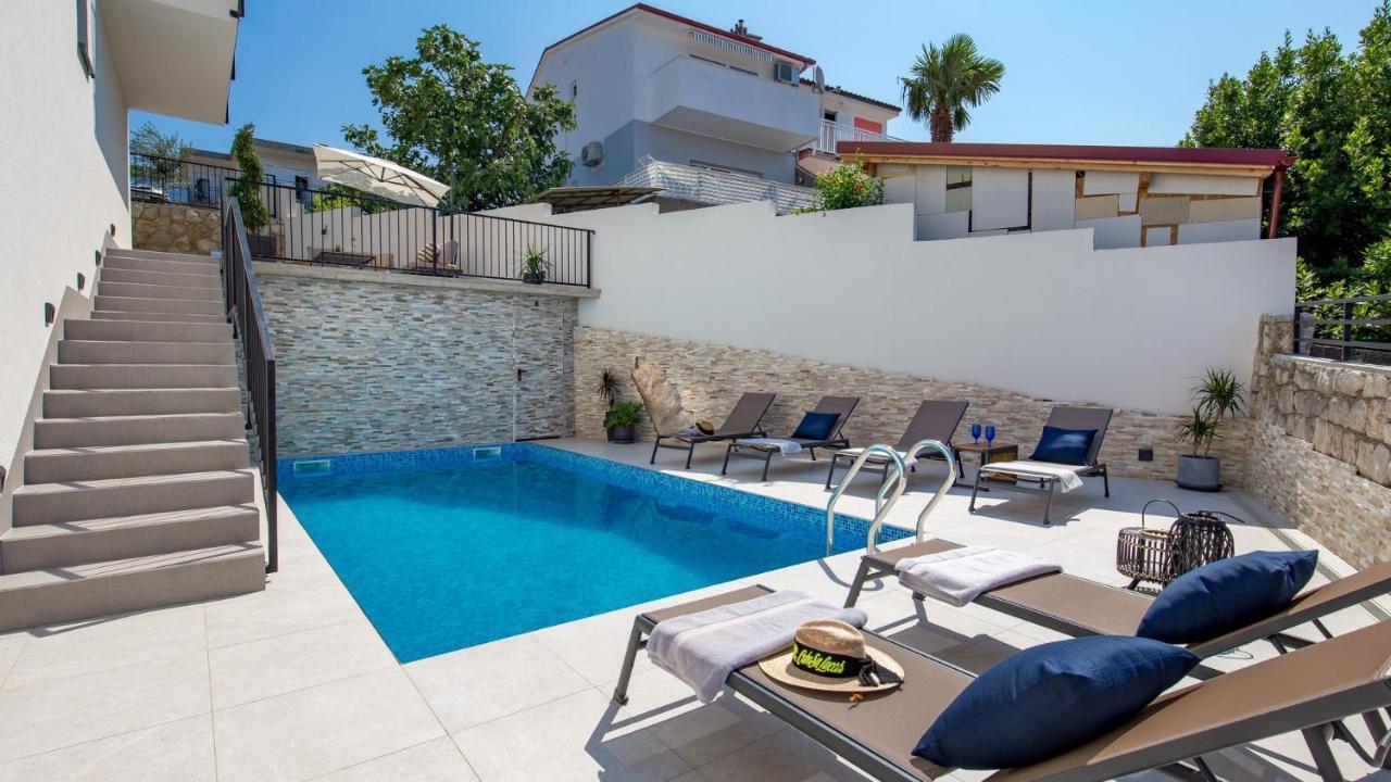 Apartments Villa Frankola With Swimming Pool Crikvenica Exterior photo