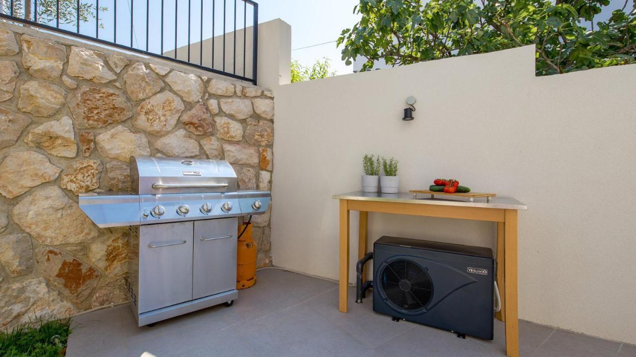 Apartments Villa Frankola With Swimming Pool Crikvenica Exterior photo