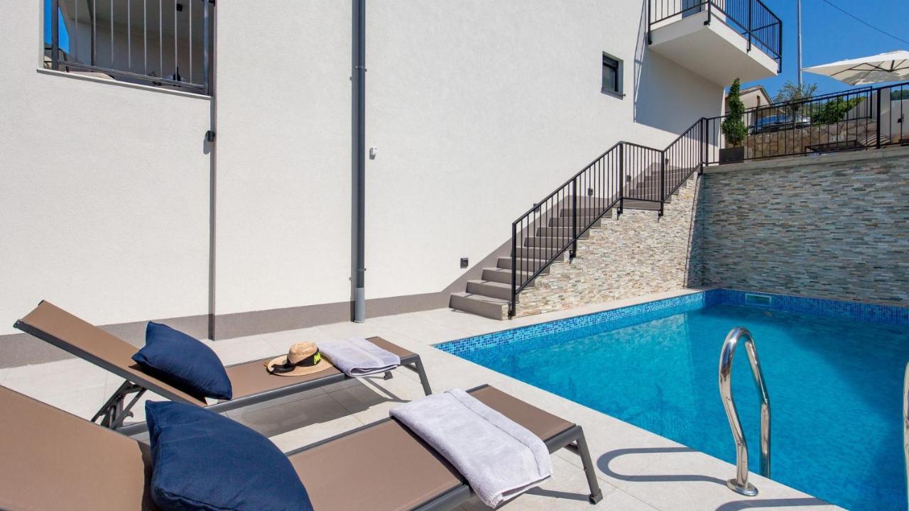 Apartments Villa Frankola With Swimming Pool Crikvenica Exterior photo