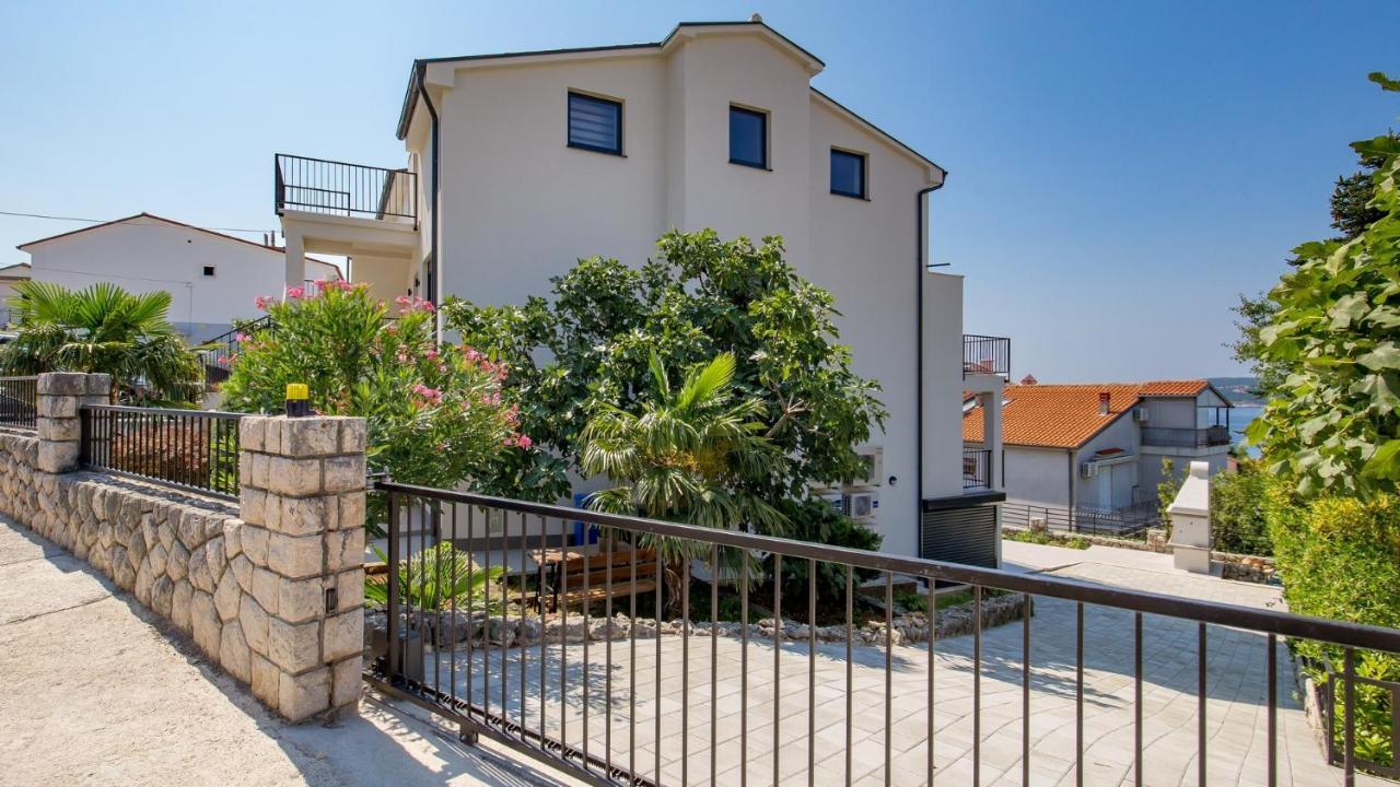 Apartments Villa Frankola With Swimming Pool Crikvenica Exterior photo
